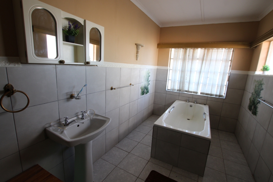 2 Bedroom Property for Sale in Fraserburg Northern Cape